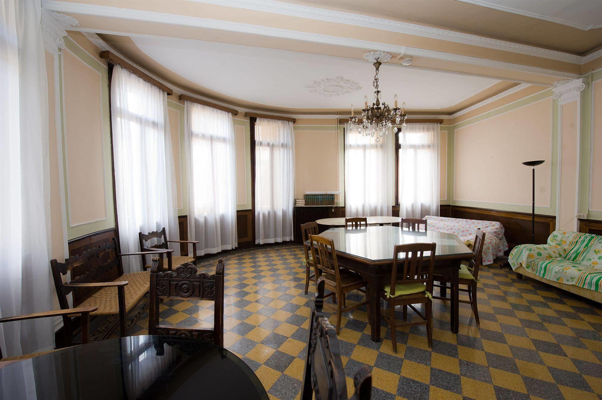 Ostello Domus Civica *